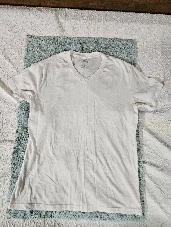 True Classic Other - True Classic White V-Neck Tee Size Small